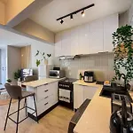 Luxury In Greenpoint Main Rd