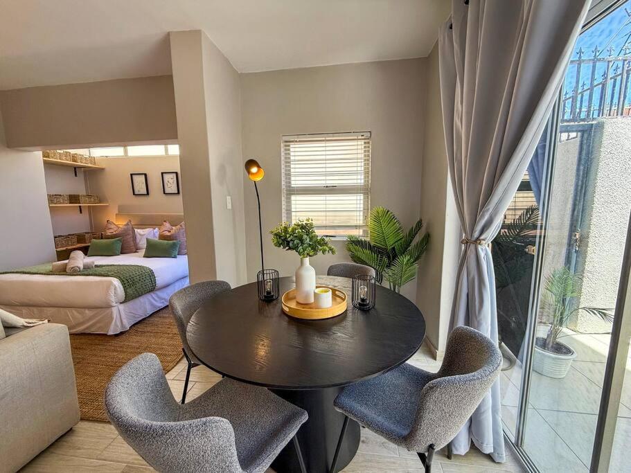 Luxury In Greenpoint Main Rd *
