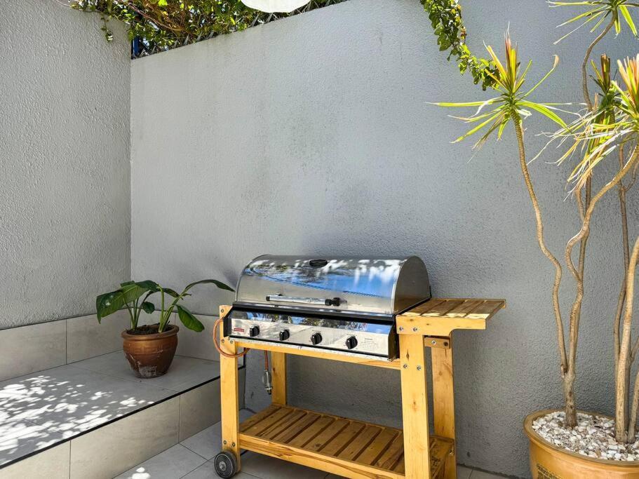 Luxury In Greenpoint Main Rd